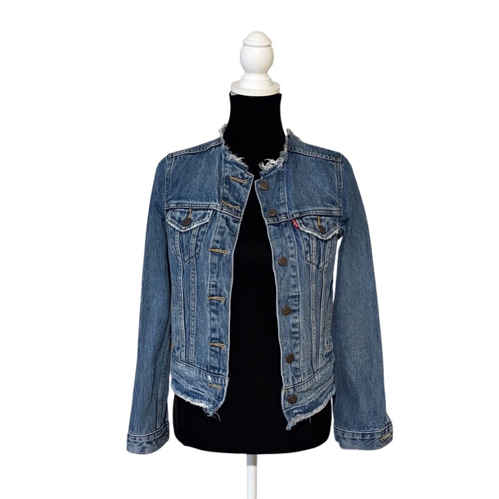 Levi's Womens XS Denim Trucker Jacket Raw Hem Frayed Collar Cropped Blue Jean
